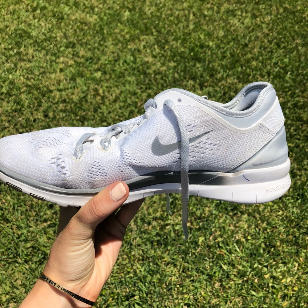 NIKE SIZE 8.5